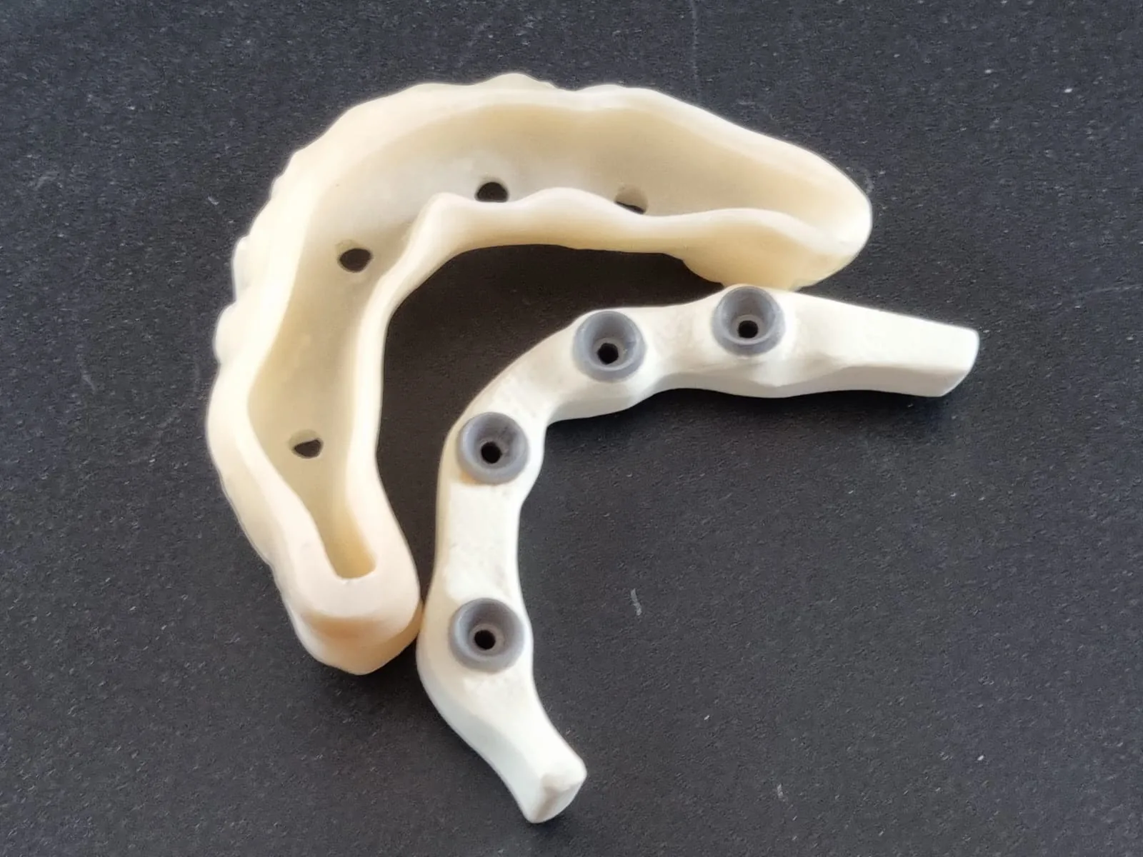 Sottostrutture in fibra con i cilindri per gli impianti