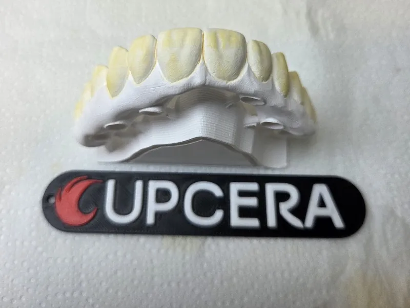 Arcata in zirconia sul piano di lavoro